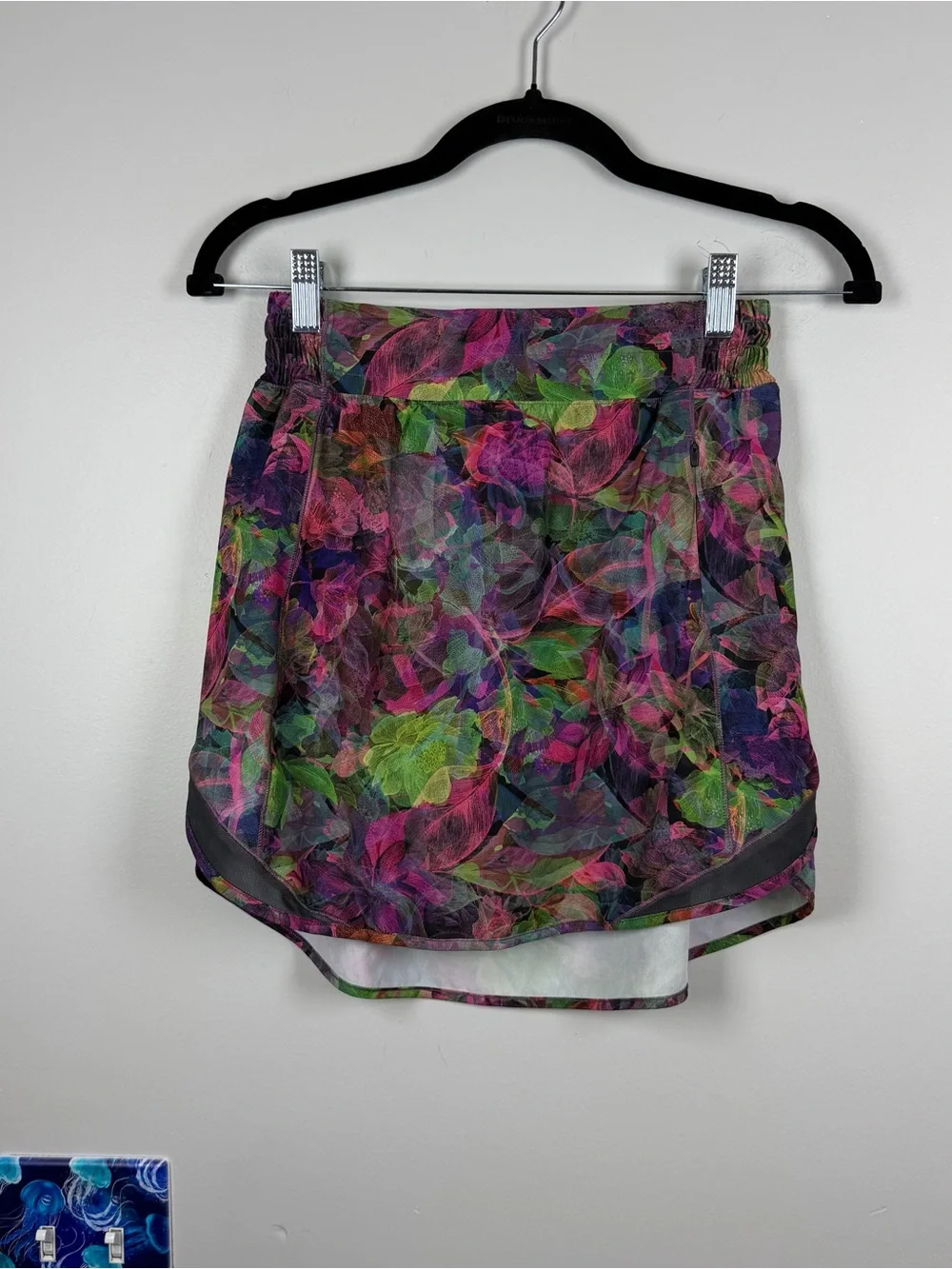 Lululemon Hotty Hot High-Rise Skirt Vivid Floral Tone Multi Graphite Size 4
